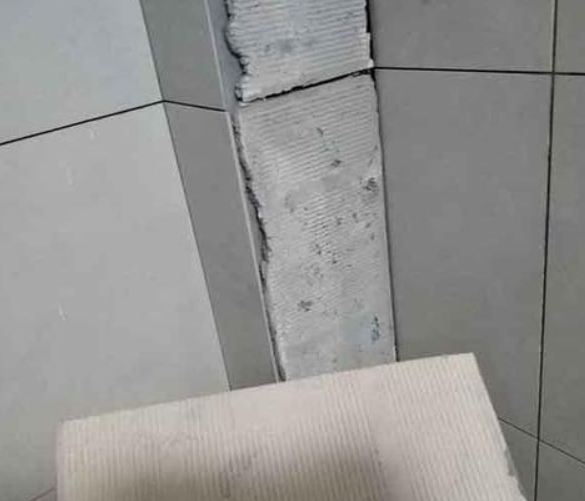 绿春瓷砖空鼓维修公司分享下厨房瓷砖脱落的补救措施。